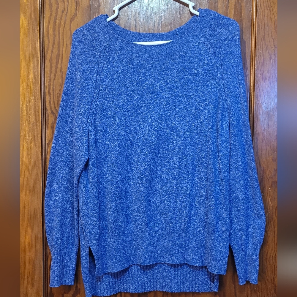Form fitting blue sweater